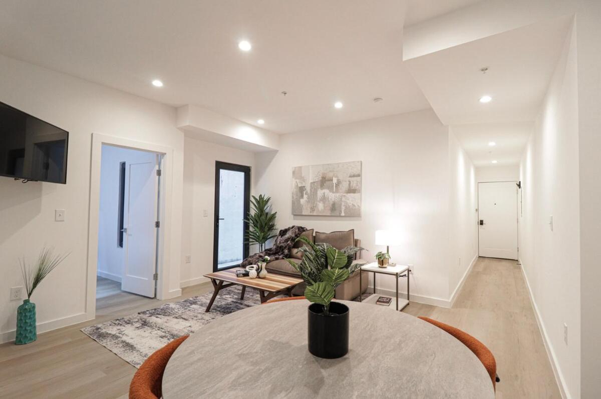 Unit 3 1bed With Queen Sofa Bed In The Heart Of Dc Apartment